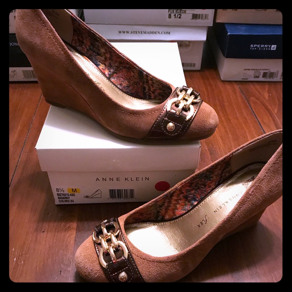 🍁Brown Suede Wedge🍁 size 8.5